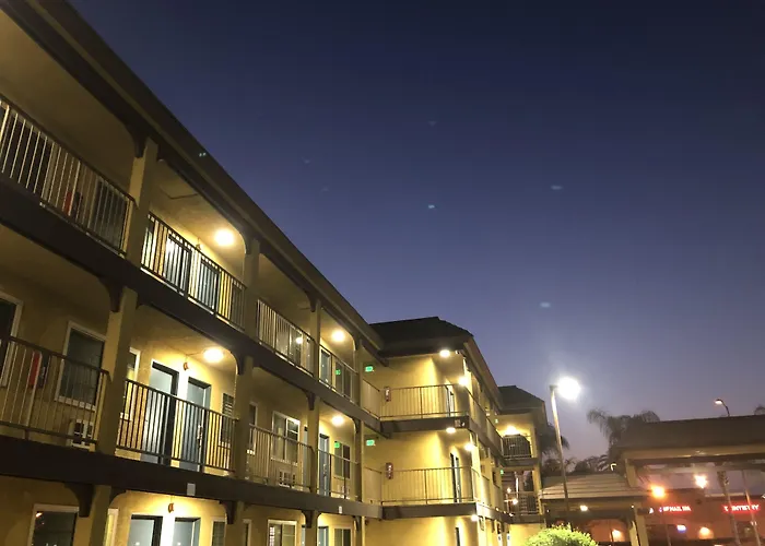 Simply Home Inn & Suites - Riverside